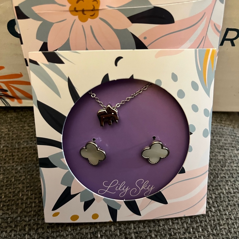 Lily Sky Elephant and earring set